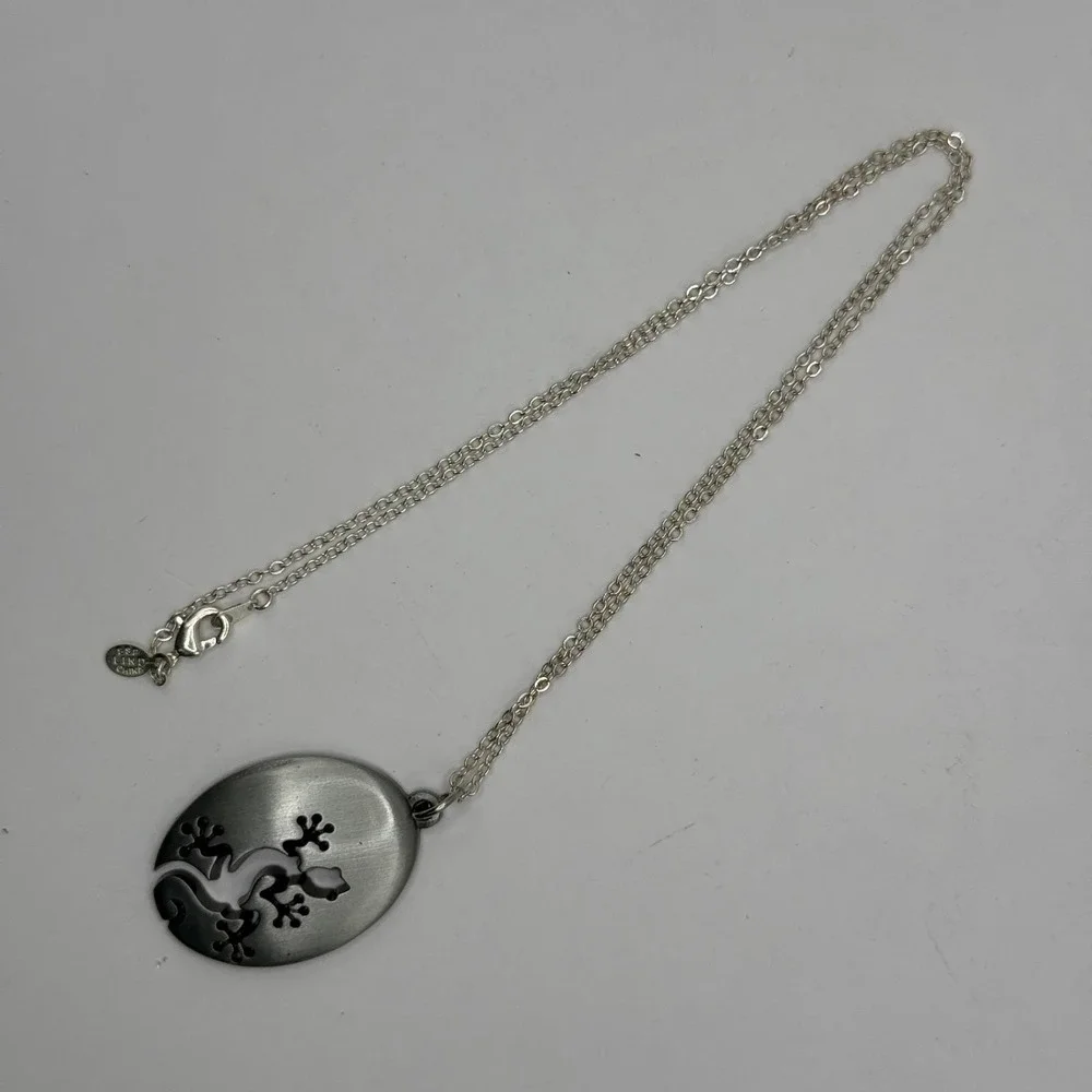 Boho Nature Minimalist Gecko Lizard Pendant Necklace from Lind‎